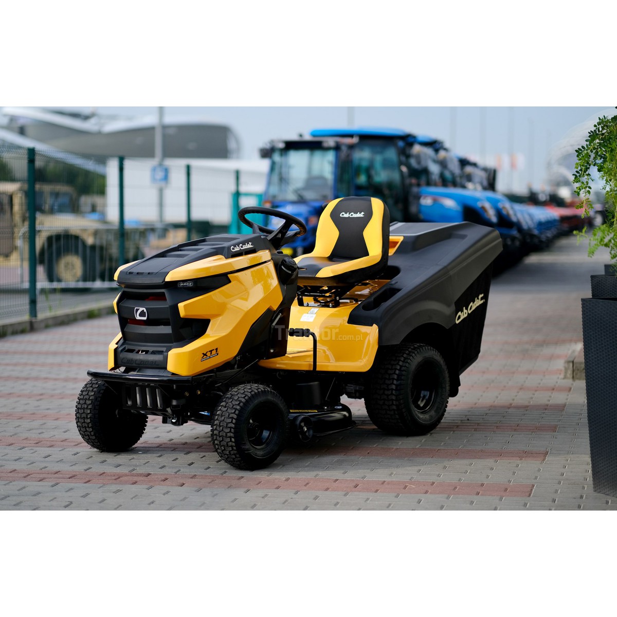 Cub cadet xt1 qr106 sale