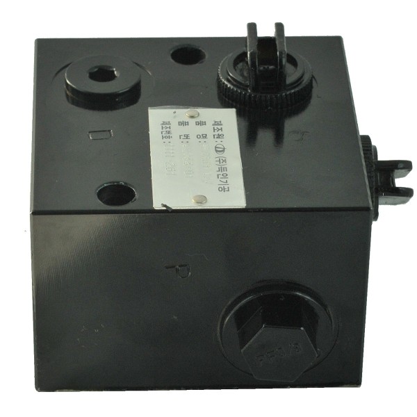 Hydraulický prioritní ventil pro tříbodový závěs / LS J23 / LS J27 / 40195210 / č. 40233701