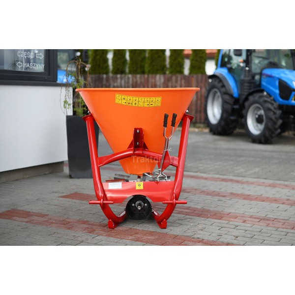 Esparcidor de fertilizante/sal/arena S-300 Strumyk | precio | datos |