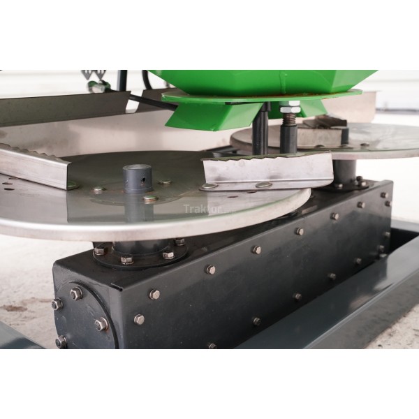 The RS-600 Langren single-discharge single-disc spreader