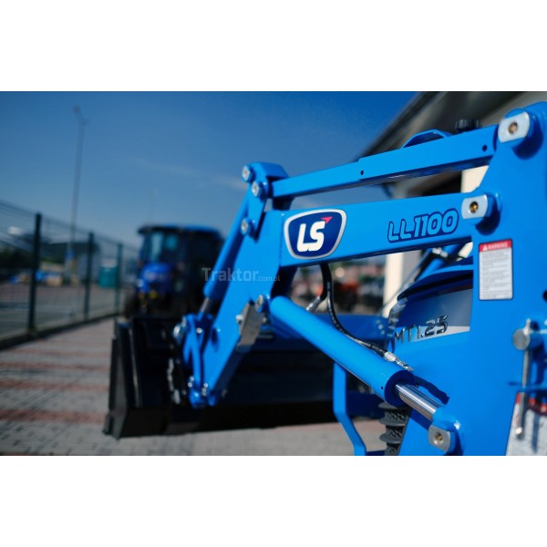 LS-Traktor MT1.25 mit Bagger, Lader, Mäher und Grasreifen