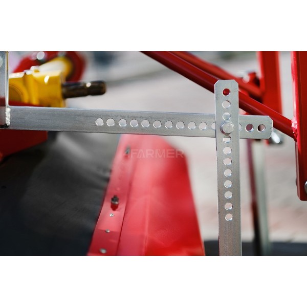 150-cm-Kehrmaschine für den 4FARMER-Traktor mit Korb