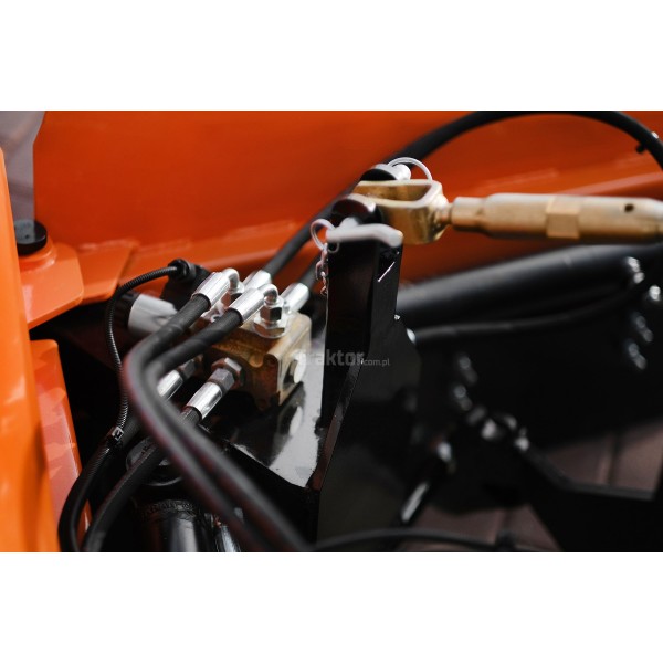 LS TRACTOR XJ25 MEC mit Kabine und hydraulischem Schneepflug 4FARMER