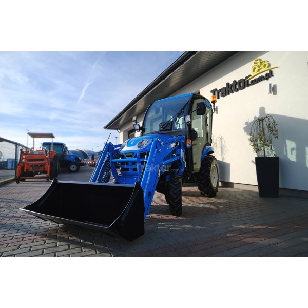 LS Traktor XJ25 MEC s kabínou a čelným nakladačom