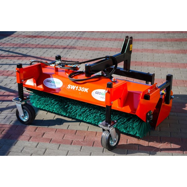 Kehrmaschine SW130 für einen Traktor mit einem Korb Geograss PPN+STAL
