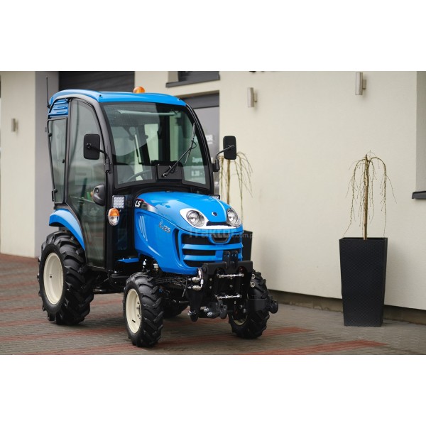 LS Traktor XJ25 MEC s kabinou a předním tříbodovým závěsným systémem 4FARMER