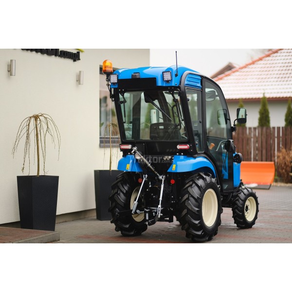 LS Traktor XJ25 MEC s kabínou a predným trojbodovým závesným systémom 4FARMER