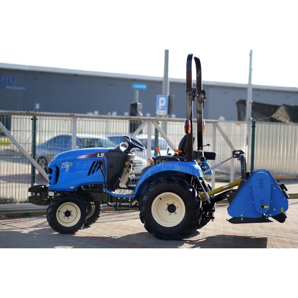LS-Traktor XJ25 MEC mit einem 4FARMER-Schlegelmäher