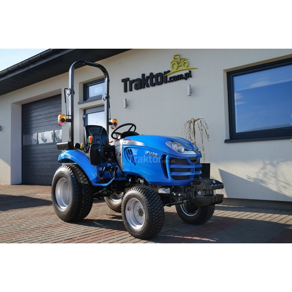 Traktor LS XJ25 MEC s pneumatikami na trávu