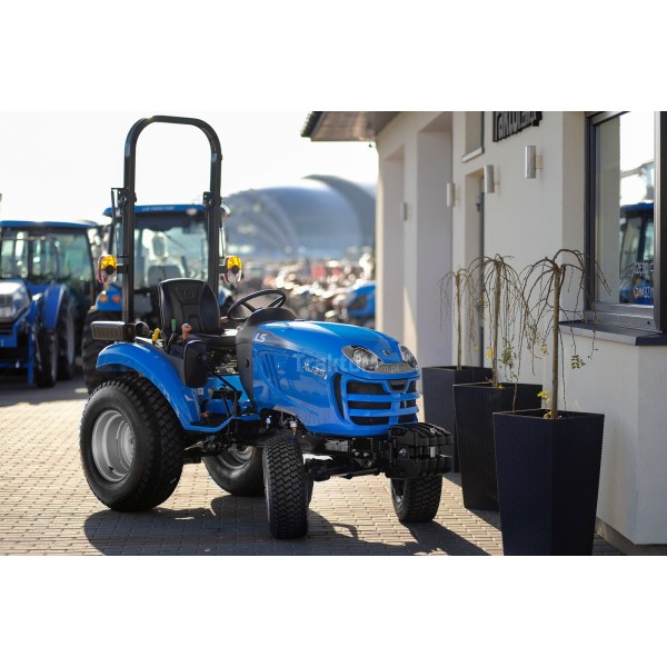 LS-Traktor XJ25 MEC mit Grasreifen