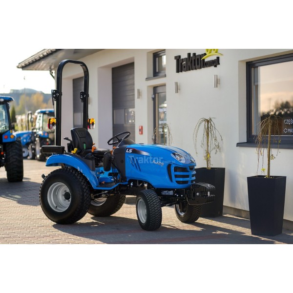 Traktor LS XJ25 MEC s pneumatikami na trávu