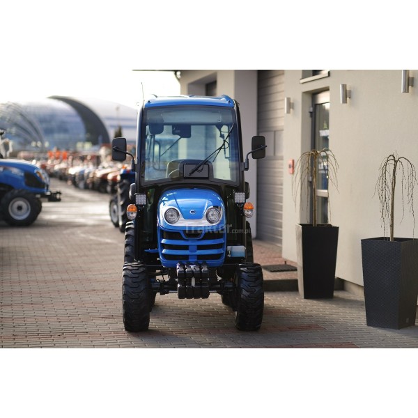 Tractor LS XJ25 MEC con cabina y neumáticos industriales