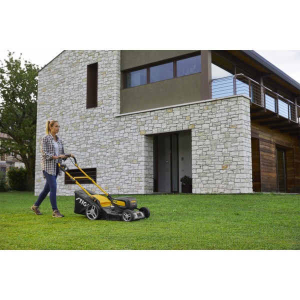 Kosiarka akumulatorowa z napędem Stiga Combi 753 SQ AE | Traktor.com.pl