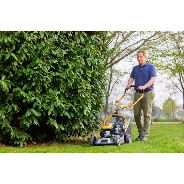 Kosiarka spalinowa z napędem Stiga Collector 548 S | Traktor.com.pl