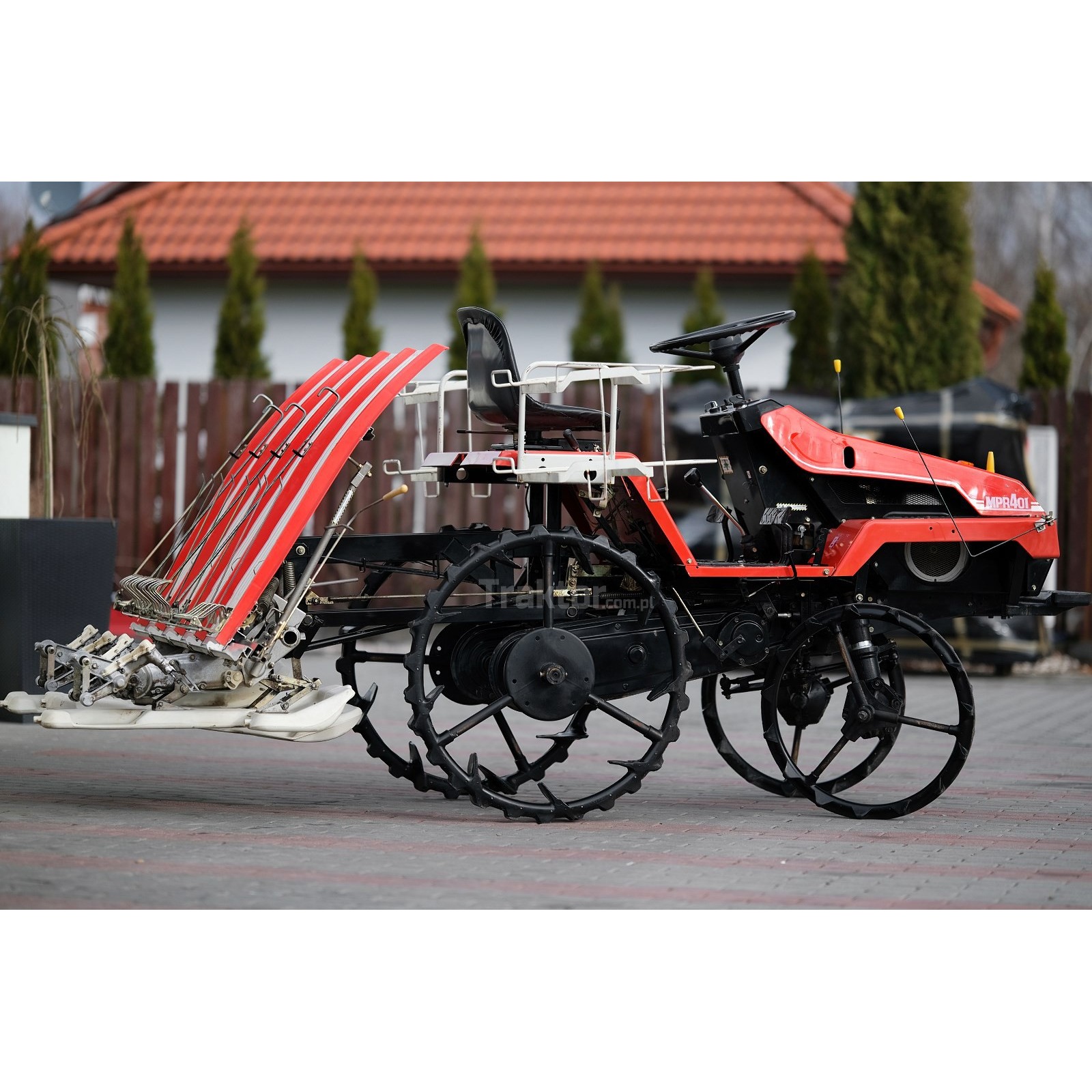 Mitsubishi MPR401 seedling planter Mitsubishi MPR401 seedling planter
