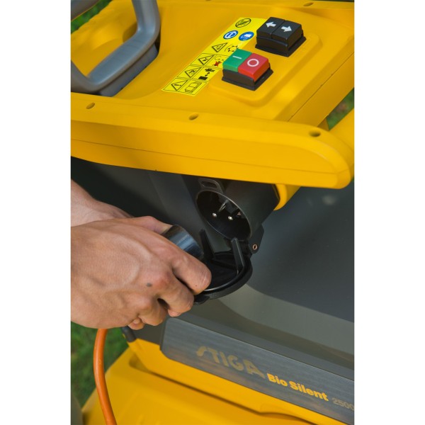Rozdrabniacz elektryczny walcowy Stiga Bio Silent 2500 | Traktor.com.pl