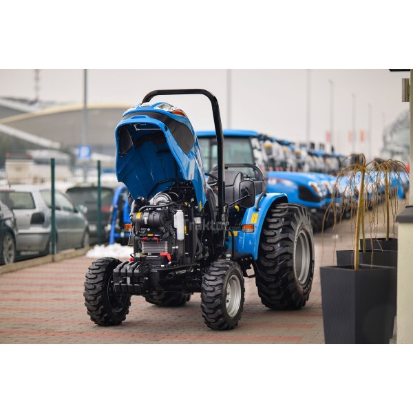 LS Tractor MT3.35 MEC con neumáticos industriales