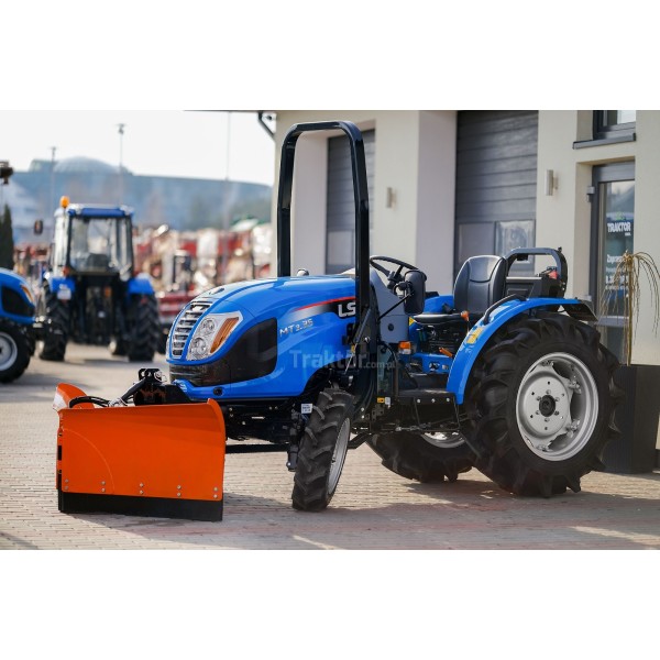 LS-Traktor MT3.35 MEC mit einem hydraulischen 4FARMER-Schneepflug