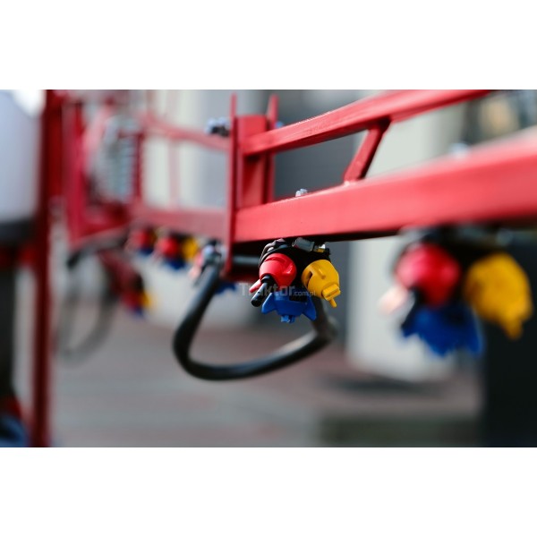 Opryskiwacz polowy zawieszany 200L Demarol / Lance 6m, potrójna dysza | Traktor.com.pl