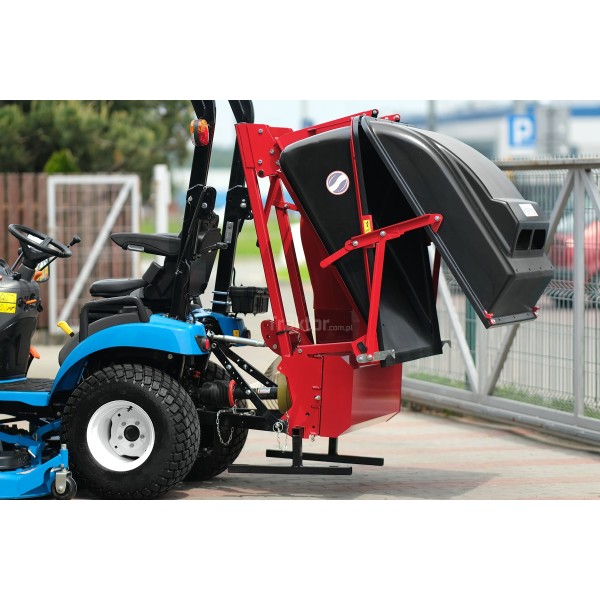 LS Traktor MT1.25 se sekačkou na trávu s košem a travními pneumatikami