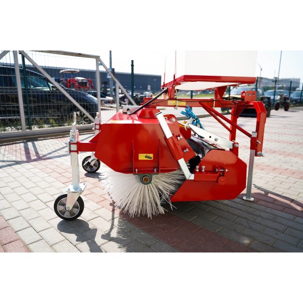 150 cm sweeper for a tractor with a basket and a 4FARMER watering container