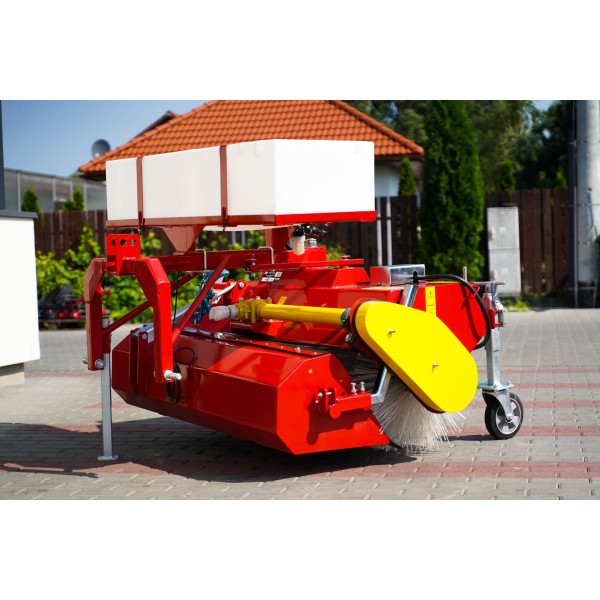 150 cm sweeper for a tractor with a basket and a 4FARMER watering container