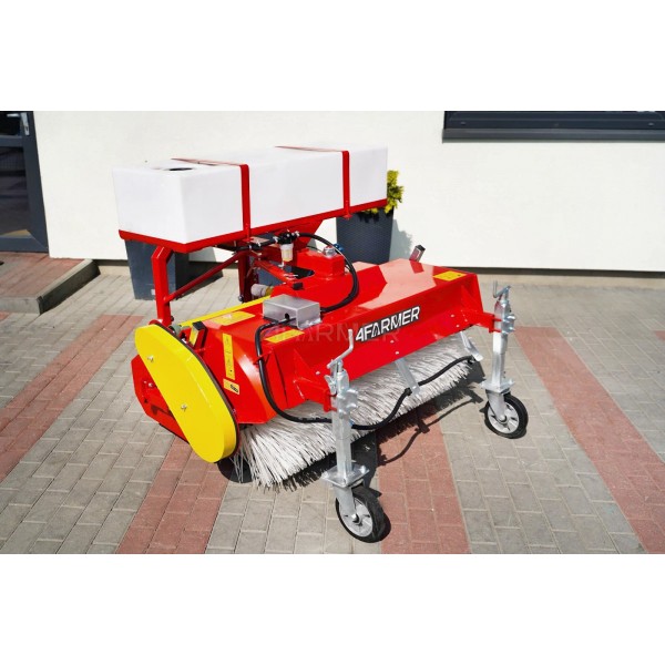 Traktorkehrmaschine mit Korb und Bewässerungsbehälter 4FARMER