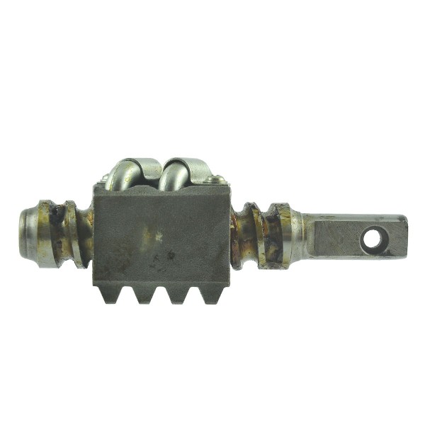 Wałek kolumny kierowniczej / 132 mm / Kubota L1802 / L2002 / L2202 / L2402 / L2602 / L2802 / L3202 / L3602 / L4202