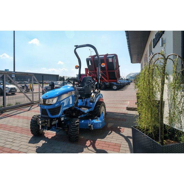 LS Traktor MT1.25 se sekačkou na trávu s košem a průmyslovými pneumatikami