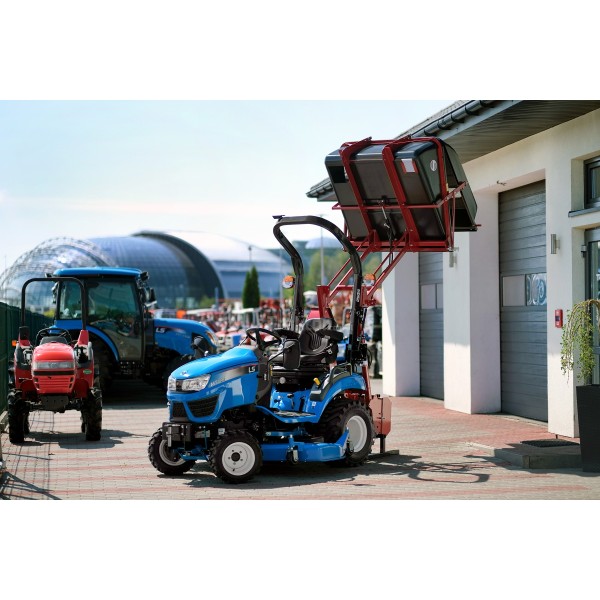 LS Traktor MT1.25 se sekačkou na trávu s košem a průmyslovými pneumatikami