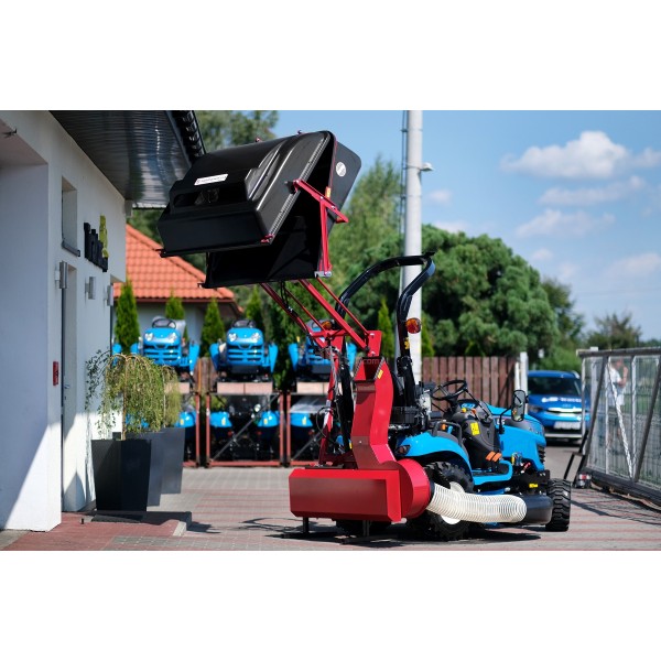 LS Tractor MT1.25 con cortacésped con cesta y neumáticos industriales