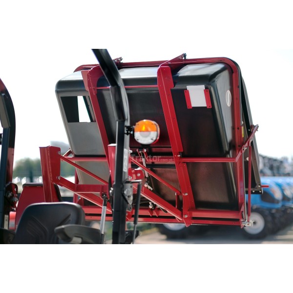 LS Tractor MT1.25 con cortacésped con cesta y neumáticos industriales