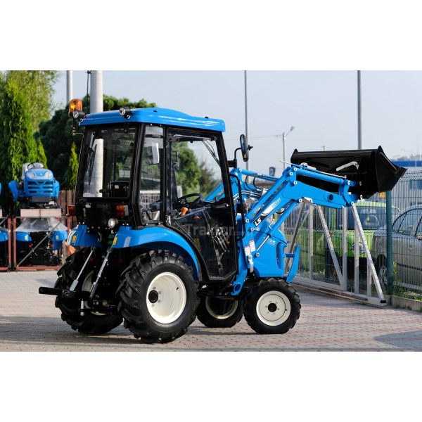 LS Traktor XJ25 MEC s kabinou a čelním nakladačem