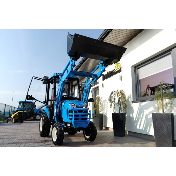 LS Traktor XJ25 MEC s kabinou a čelním nakladačem