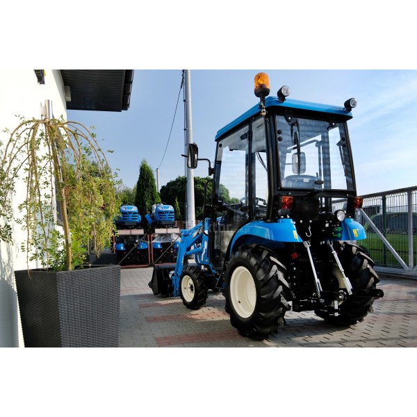 LS Traktor XJ25 MEC s kabínou a čelným nakladačom