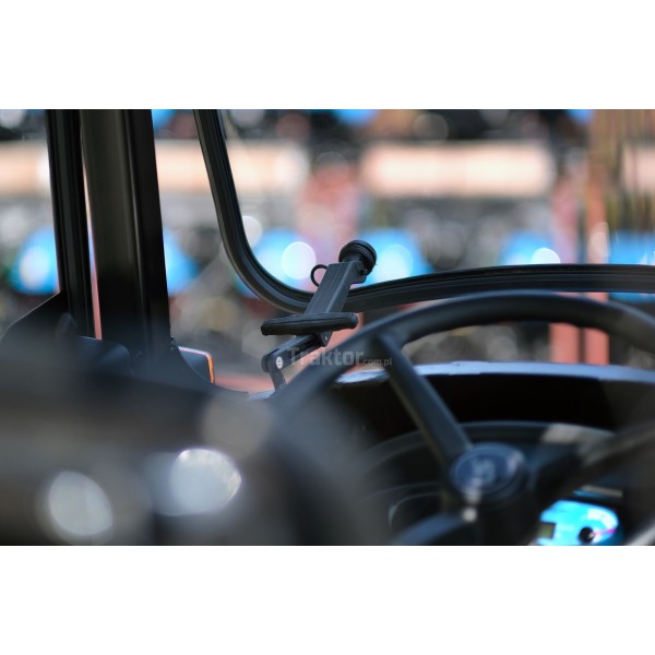 LS Traktor XJ25 MEC s kabínou a čelným nakladačom