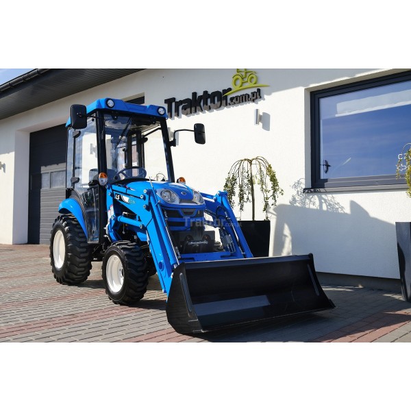 Tractor LS XJ25 HST con cabina, neumáticos industriales y cargador frontal