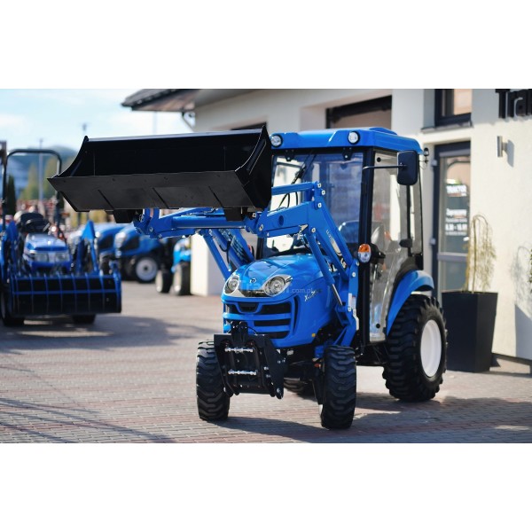 Tracteur LS XJ25 HST avec cabine, pneus industriels et chargeur frontal