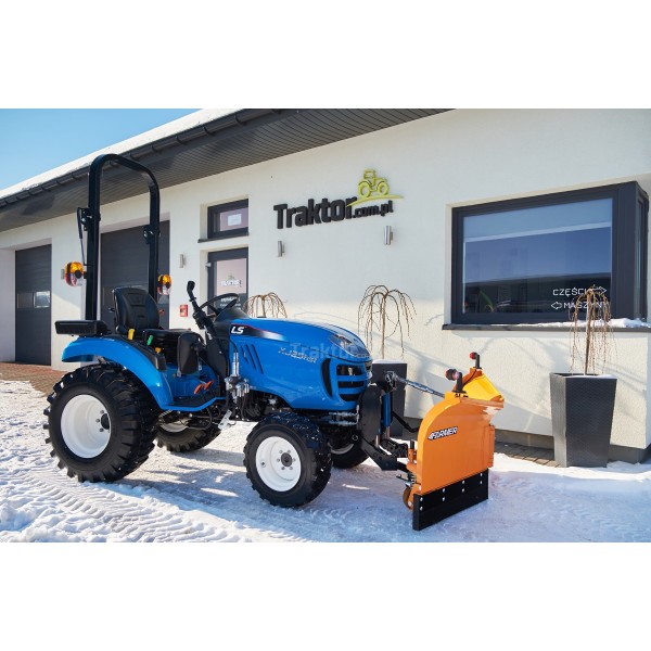 Tractor LS XJ25 HST 4x4 - 24,4 CV con ruedas industriales y quitanieves de flecha
