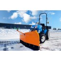 LS-Traktor XJ25 HST 4x4 – 24,4 PS mit Industrierädern und Pfeil-Schneepflug