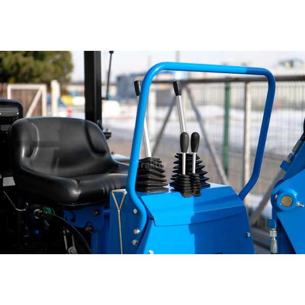 LB2100 tractor excavator for the LS Tractor MT3 tractor