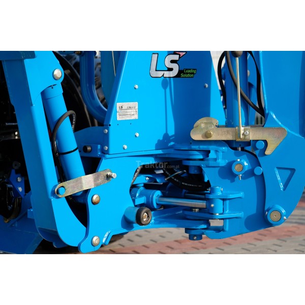 Traktorbagger LB2100 für den Traktor LS Tractor MT3