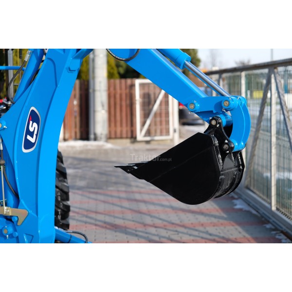 LS Tractor MT3.40 HST con cargador frontal y excavadora