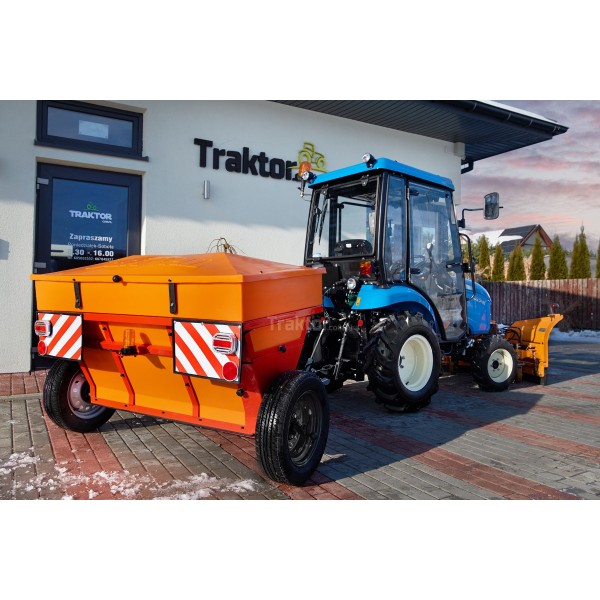 Tractor LS XJ25 MEC con cabina, quitanieves 4FARMER y esparcidor de arena Dexwal