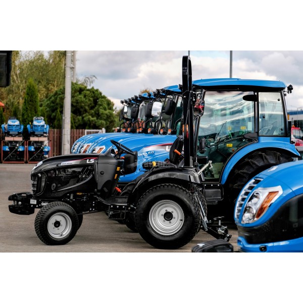 Tracteur LS XJ25 HST 4x4 - 24,4 CV avec roues herbe