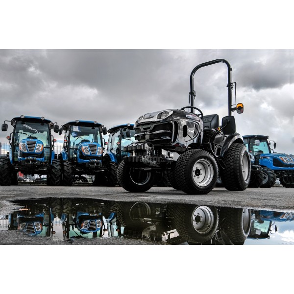 LS Tractor XJ25 HST 4x4 - 24.4 HP with grass wheels