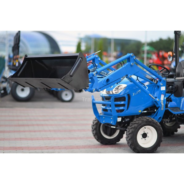 LS Traktor XJ25 s mechanickou prevodovkou a čelným nakladačom