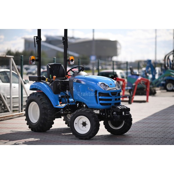 LS Traktor XJ25 MEC s průmyslovými pneumatikami