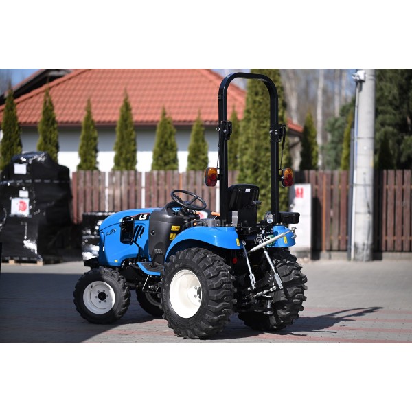 LS Traktor XJ25 MEC s průmyslovými pneumatikami