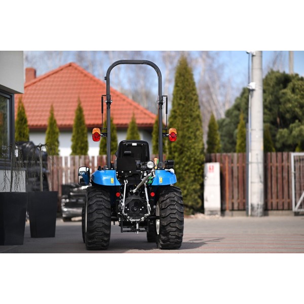 LS Traktor XJ25 MEC s průmyslovými pneumatikami